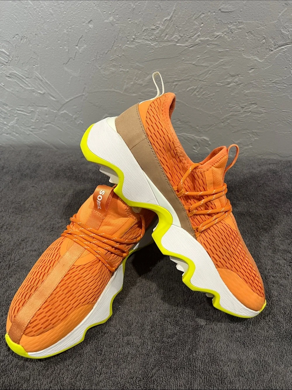 🔥🔥 SOREL Kinetic Impact II Lace Sneaker Orange Designer Shoes Women Sz 9 - EUC